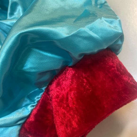 Spirit Halloween deluxe Snow White costume. Sexy. Flattering. Group costume idea - Picture 6 of 7